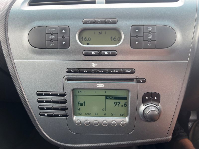 SEAT01 MP3 Radio Type A